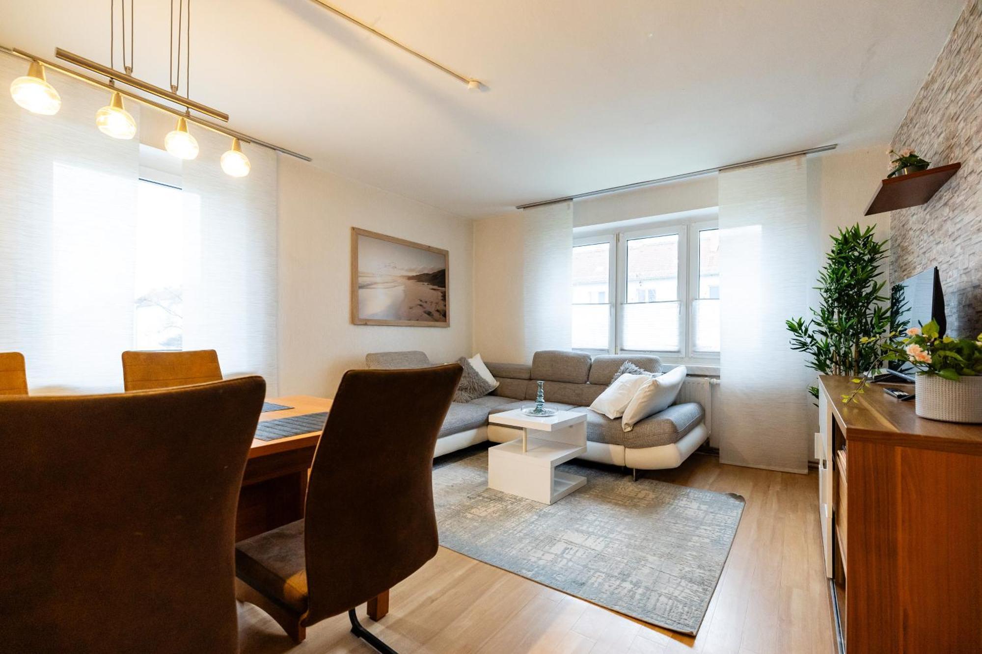 Moderne 4 Zimmer Wohnung Vollausgestattet Und Moebliert Halle  외부 사진